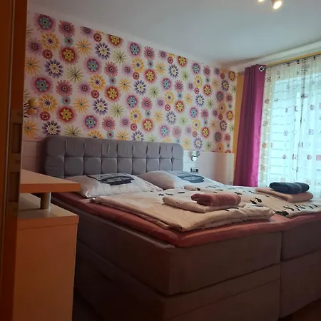 Waldblick Mit Großem Parkplatz