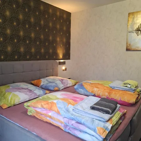 Couette-café Waldblick Mit Grossem Parkplatz 3*