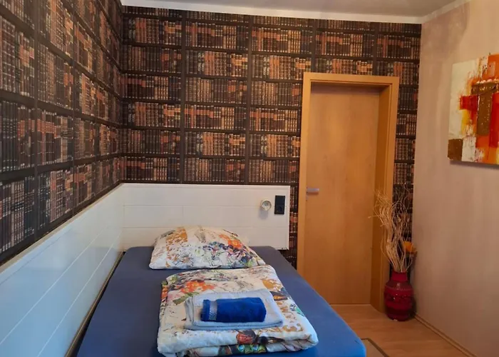 Waldblick Mit Grossem Parkplatz